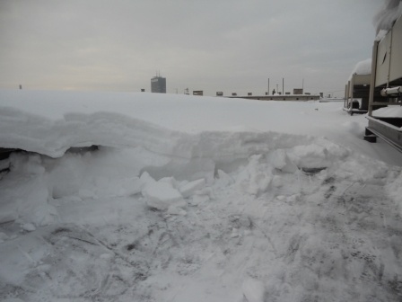 Sniega tīrīšana no jumtiem, firma - pakalpojumi Ogrē, Salaspilī, Lielvārdē u.c. Latvijā.jpg