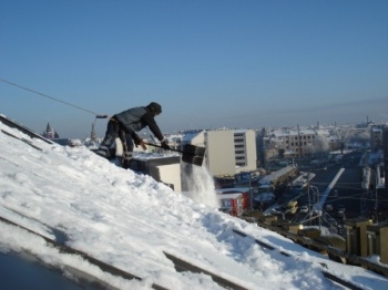 Sniega tīrīšana no jumtiem - serviss Ventspilī, Liepājā, Jūrmalā u.c. Latvijā.JPG